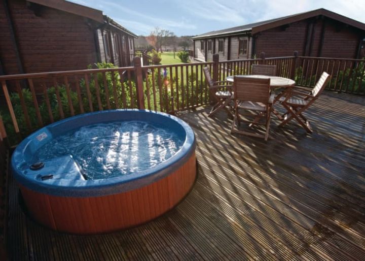 4nt Suffolk lodge stay with hot tub